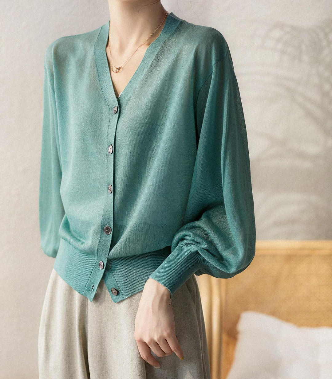 Elegant and comfortable, lightweight, breathable women's cardigan in solid color with a V-neck and buttons