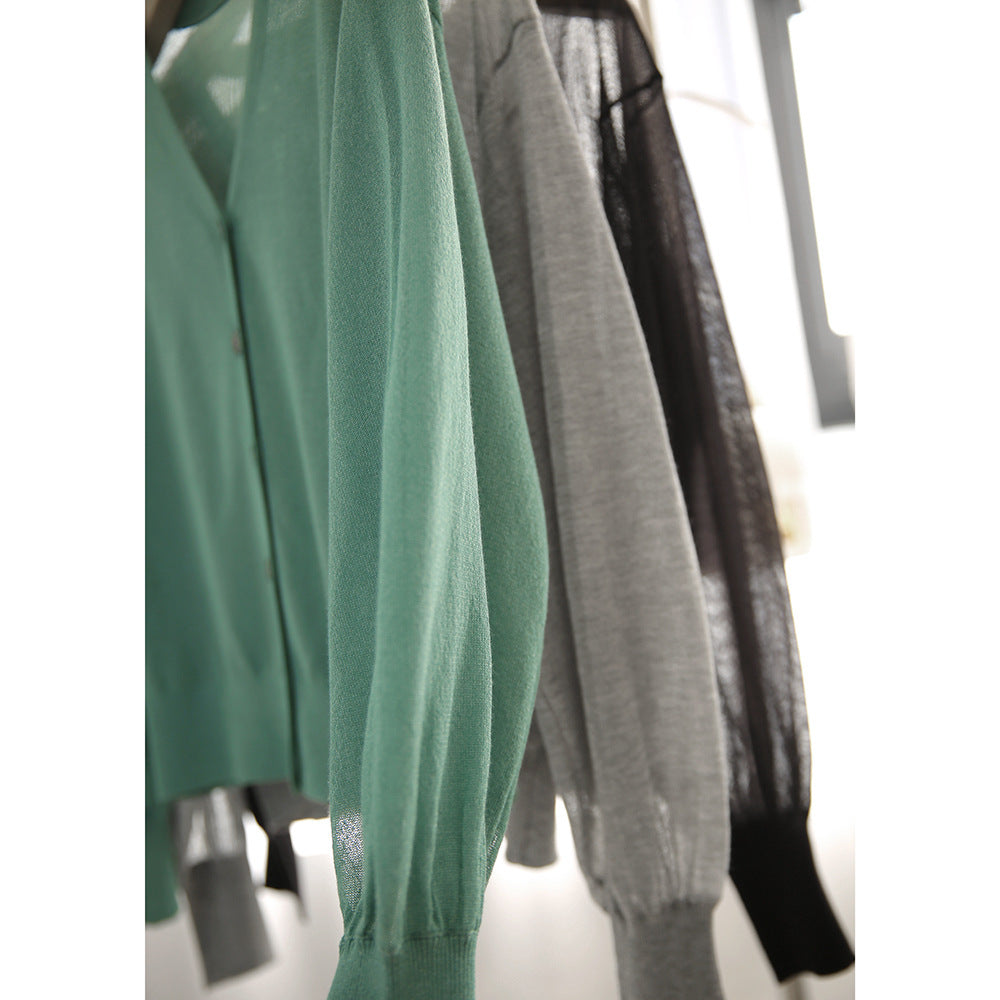 Elegant and comfortable, lightweight, breathable women's cardigan in solid color with a V-neck and buttons