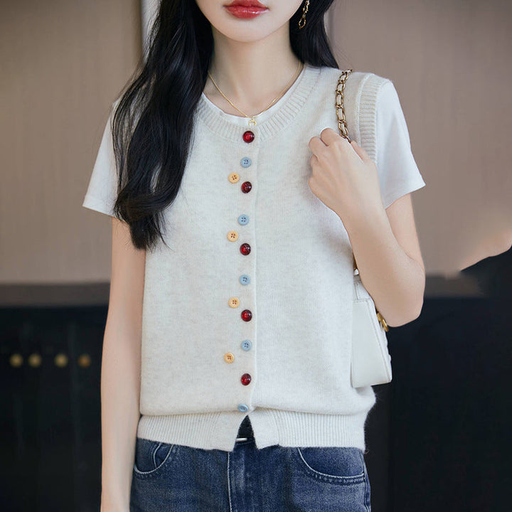 Elegant and comfortable sleeveless sweater with multicolored buttons