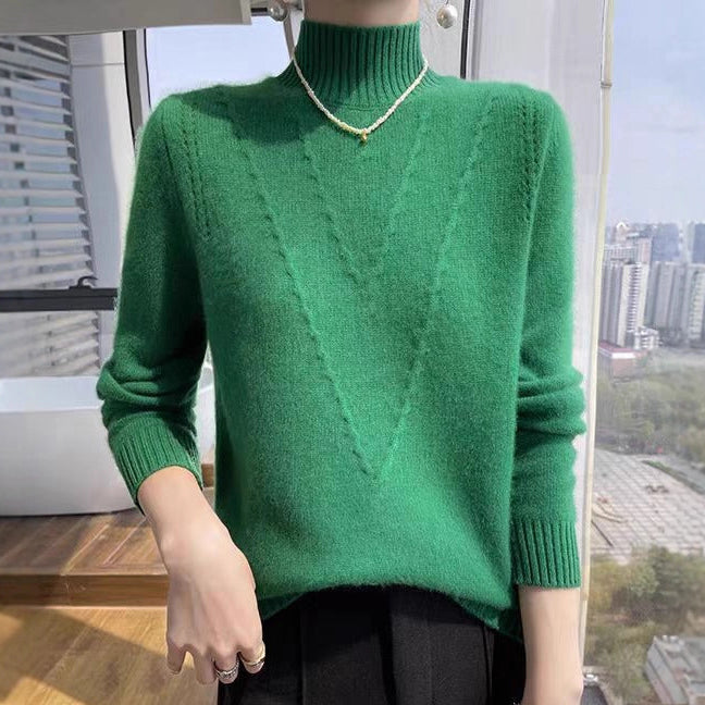 Elegant and comfortable women's turtleneck sweater in solid color, soft to the touch