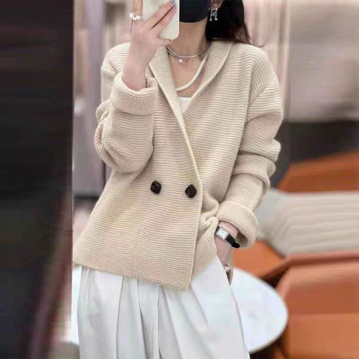 Elegant, loose-fitting wool cardigan with a V-neck and button closure