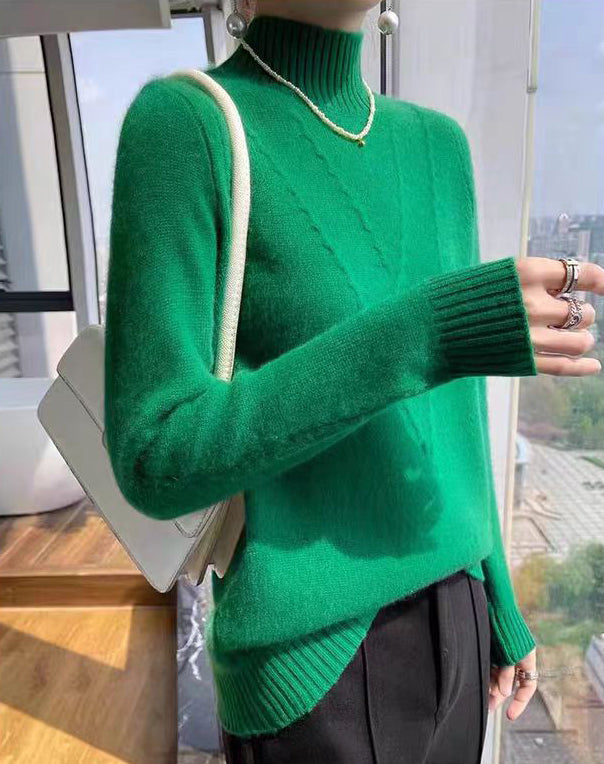 Elegant and comfortable women's turtleneck sweater in solid color, soft to the touch