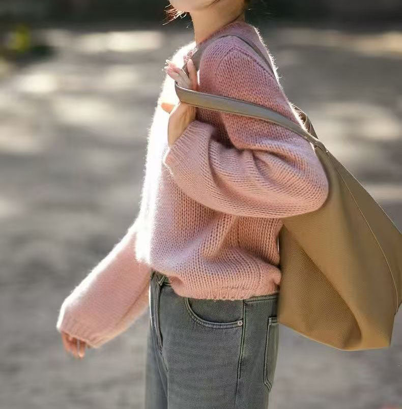 Cashmere sweater made of gradient cashmere, elegant and comfortable