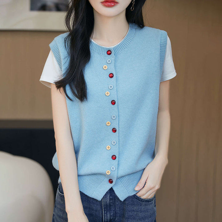 Elegant and comfortable sleeveless sweater with multicolored buttons