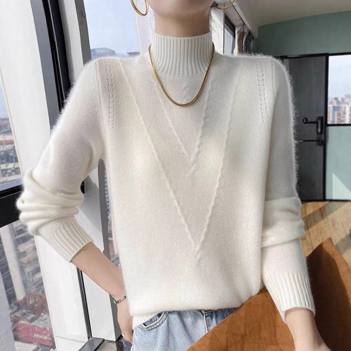 Elegant and comfortable women's turtleneck sweater in solid color, soft to the touch