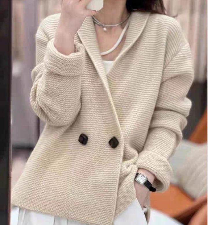Elegant, loose-fitting wool cardigan with a V-neck and button closure