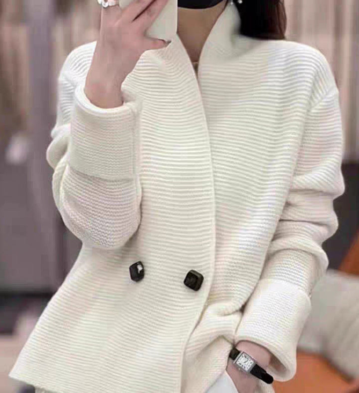 Elegant, loose-fitting wool cardigan with a V-neck and button closure