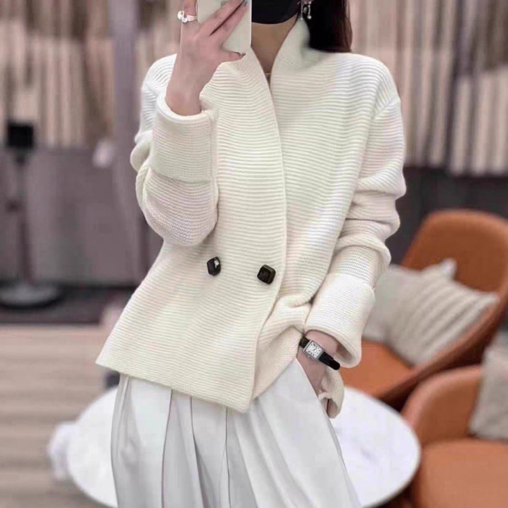 Elegant, loose-fitting wool cardigan with a V-neck and button closure