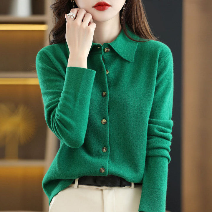 Elegant and comfortable sweater with cashmere lapels in solid color
