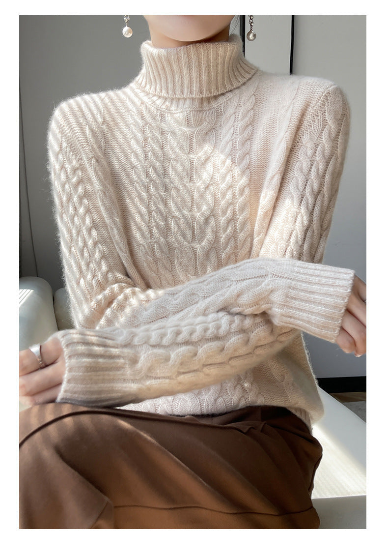 Warm, knitted sweater with a turtleneck in a solid color