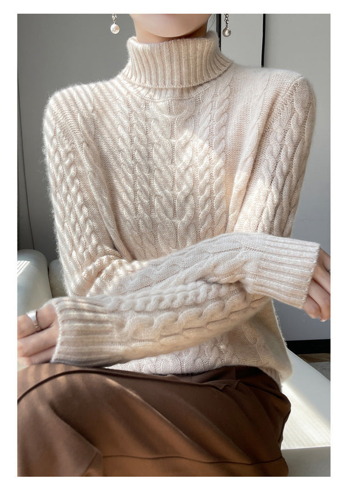 Warm, knitted sweater with a turtleneck in a solid color