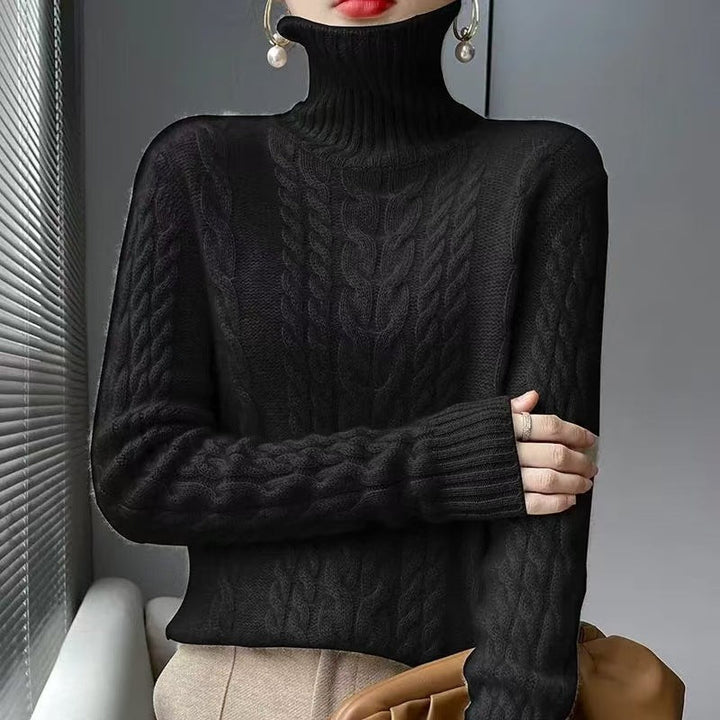 Warm, knitted sweater with a turtleneck in a solid color
