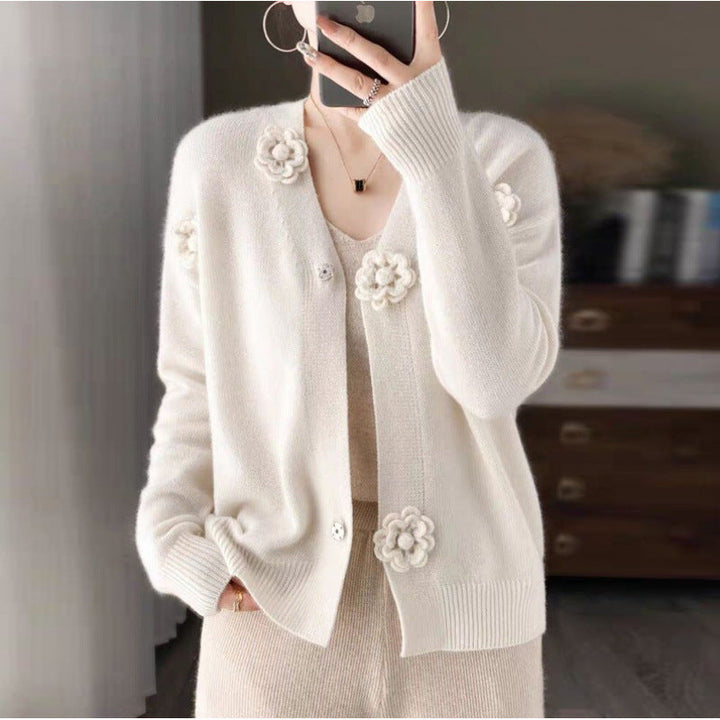 Elegant and comfortable, soft-touch cardigan with hand-woven flowers