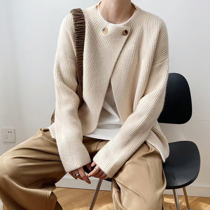 Elegant, insulated poncho sweater in a solid color, button-up