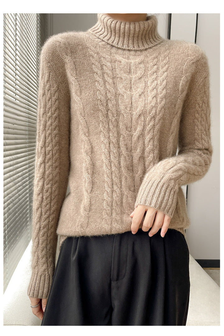 Warm, knitted sweater with a turtleneck in a solid color
