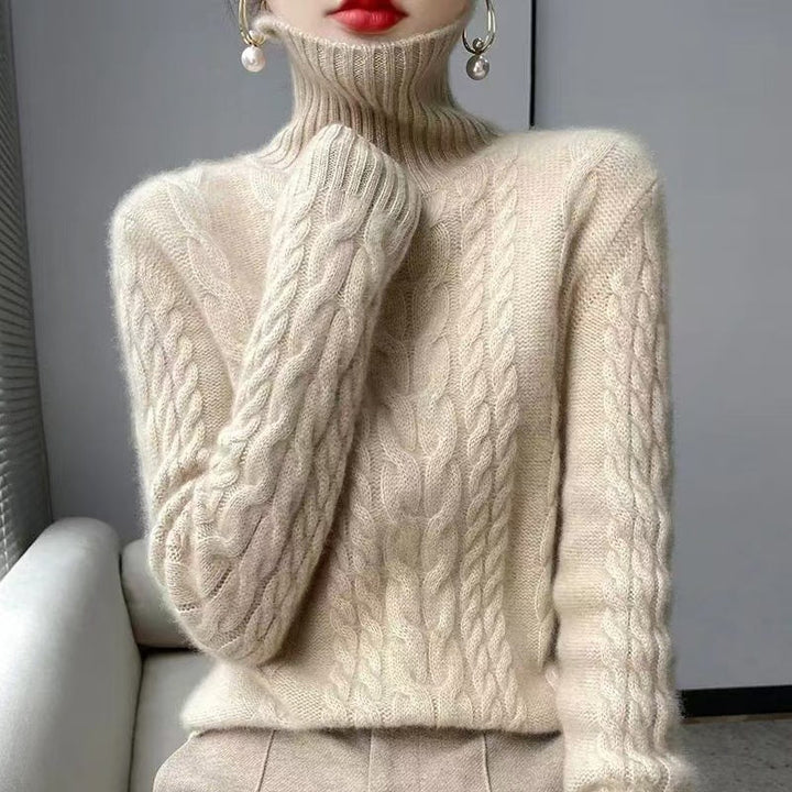 Warm, knitted sweater with a turtleneck in a solid color