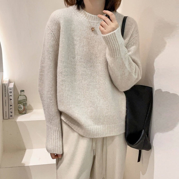 Women's Comfortable Sweater with Round Neck in Solid Color