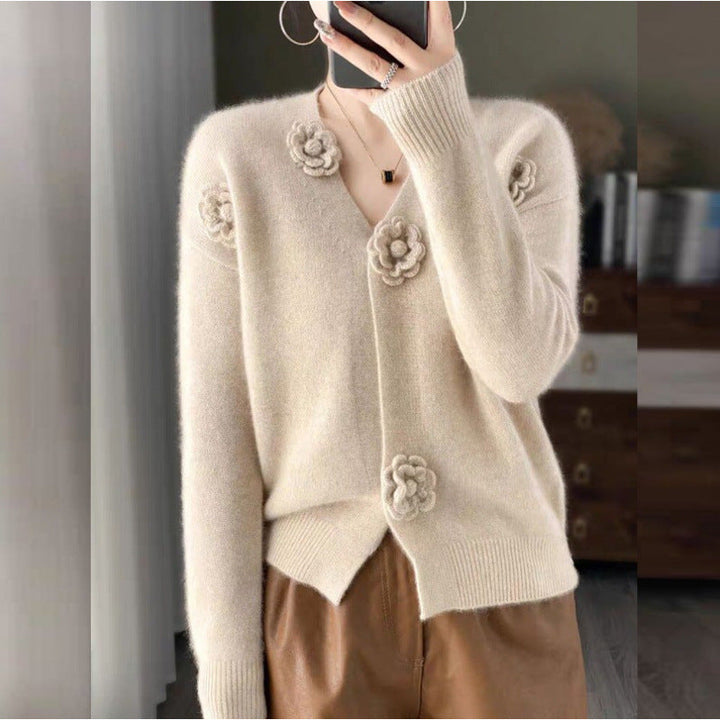 Elegant and comfortable, soft-touch cardigan with hand-woven flowers