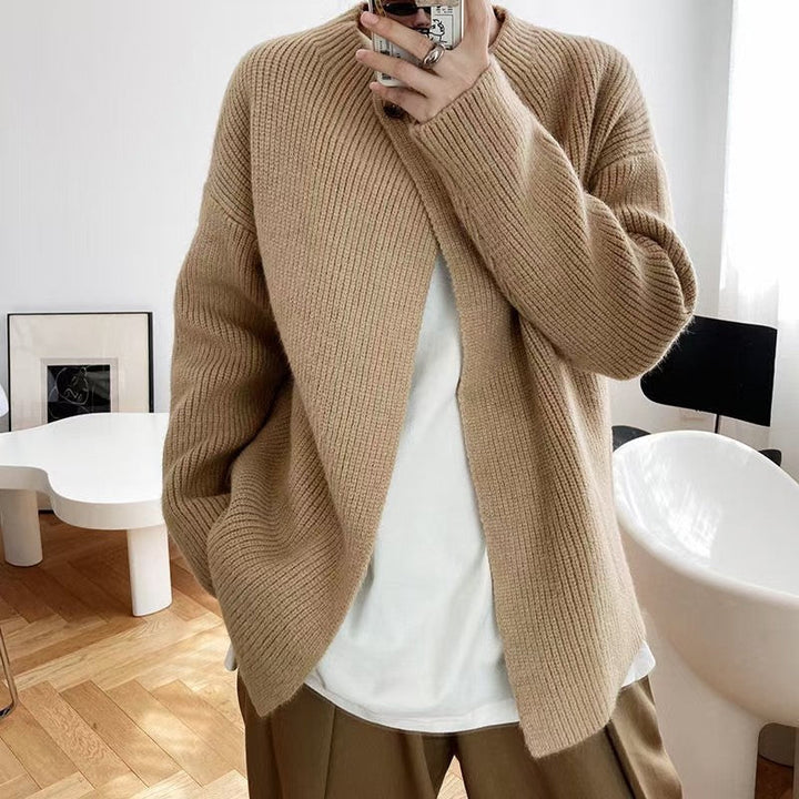 Elegant, insulated poncho sweater in a solid color, button-up