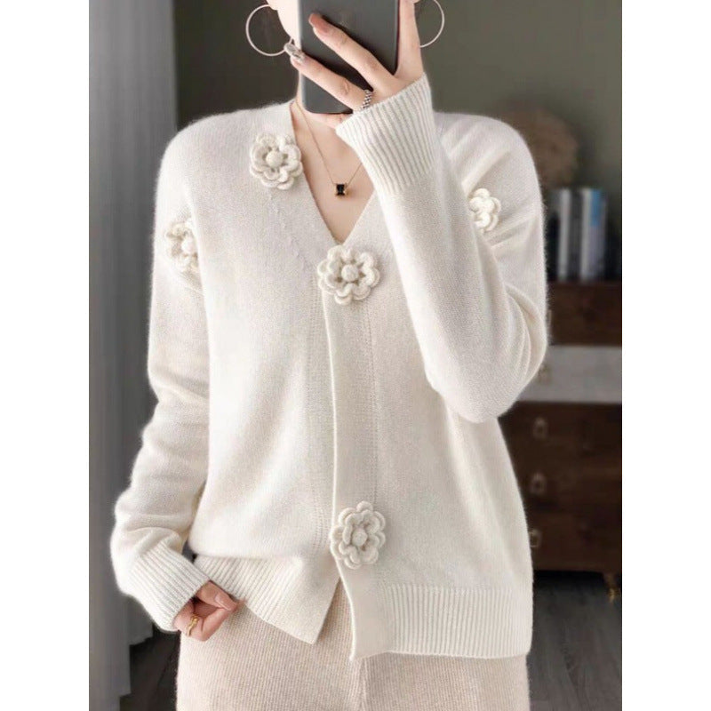 Elegant and comfortable, soft-touch cardigan with hand-woven flowers