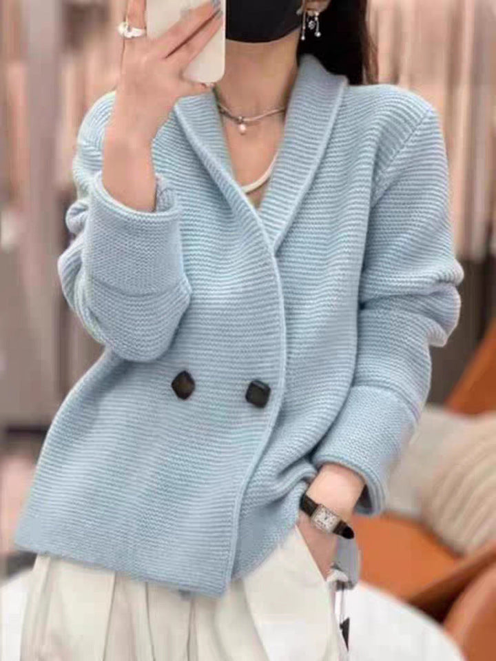Elegant, loose-fitting wool cardigan with a V-neck and button closure