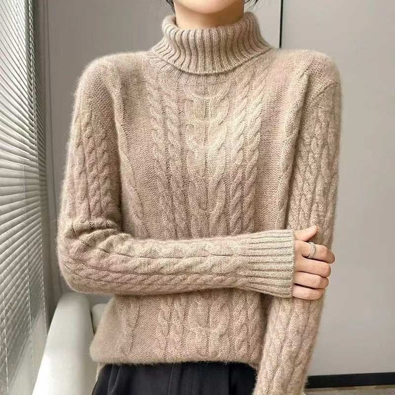 Warm, knitted sweater with a turtleneck in a solid color