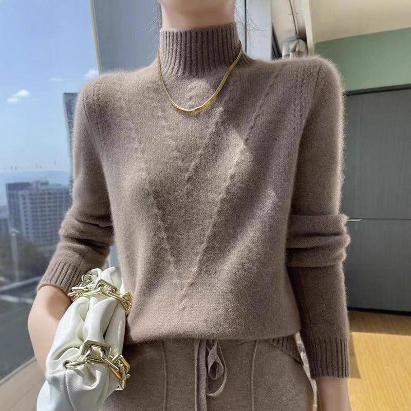 Elegant and comfortable women's turtleneck sweater in solid color, soft to the touch