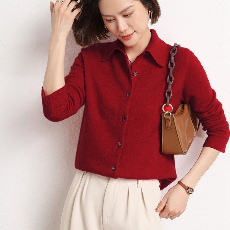 Elegant and comfortable sweater with cashmere lapels in solid color