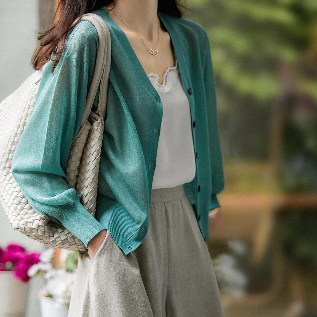 Elegant and comfortable, lightweight, breathable women's cardigan in solid color with a V-neck and buttons