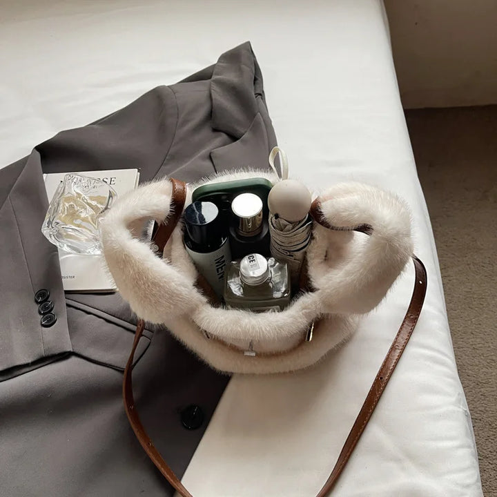 Bowien | Everyday Shoulder Bag in Faux Fur