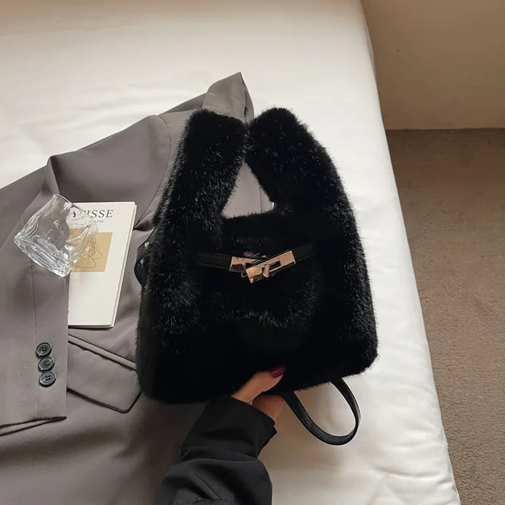 Bowien | Everyday Shoulder Bag in Faux Fur