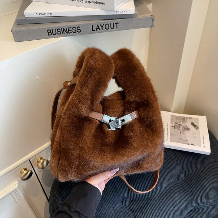 Bowien | Everyday Shoulder Bag in Faux Fur