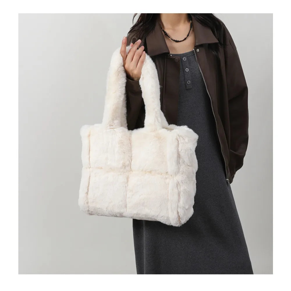 Gretchen | Plush Faux Fur Tote Bag
