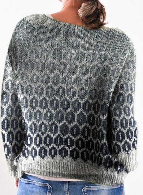 Retro-style pullover sweater with a round neckline 05