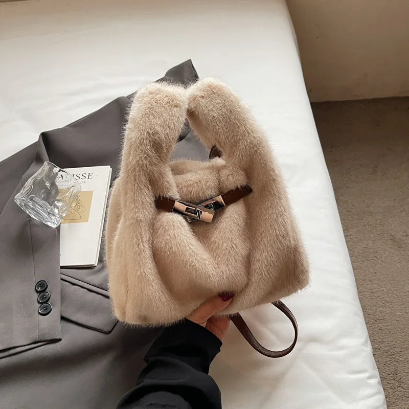 Bowien | Everyday Shoulder Bag in Faux Fur