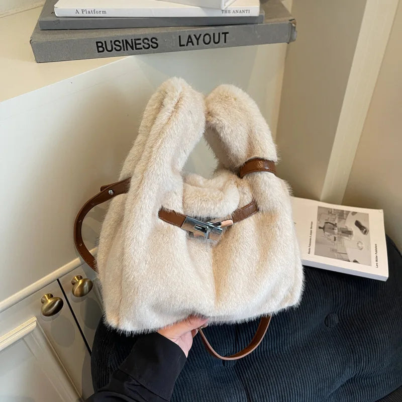 Bowien | Everyday Shoulder Bag in Faux Fur