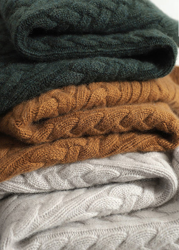 Simple and comfortable women's sweater made of thick knit, in a solid color, with a stand-up collar and buttons