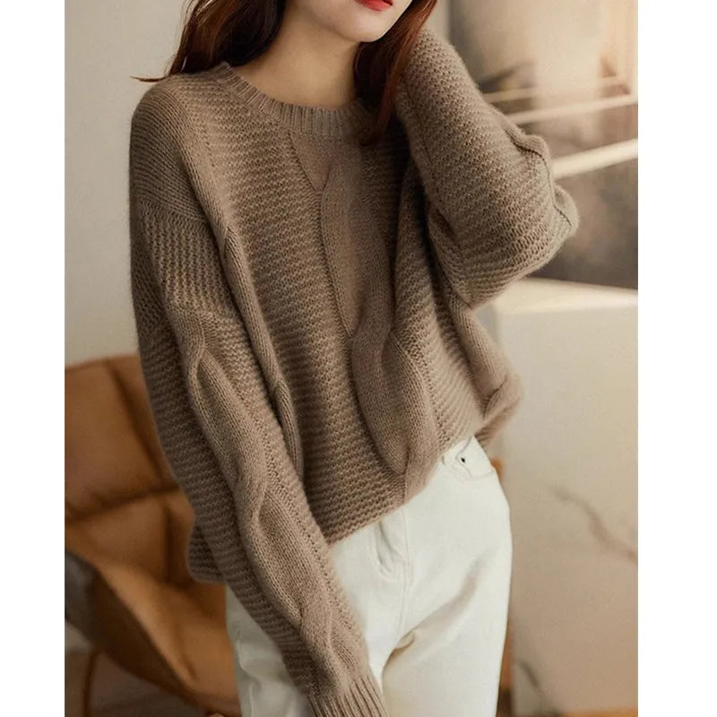 Solid color cashmere sweater with a round neckline, elegant and comfortable