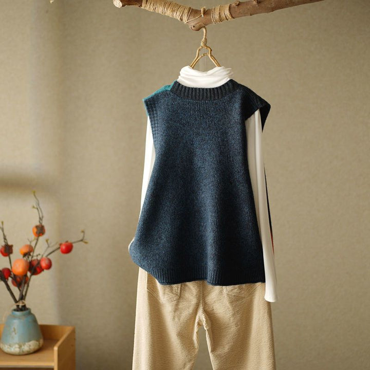 Loose, versatile sleeveless sweater with multicolored blocks and pockets