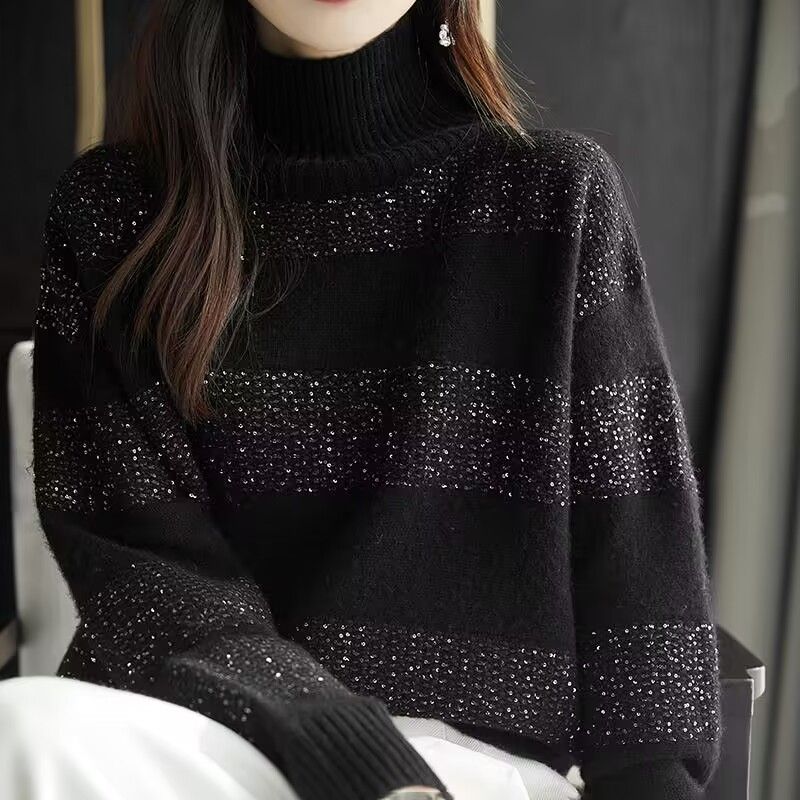 Luxurious, discreet turtleneck sweater with print, elegant and comfortable