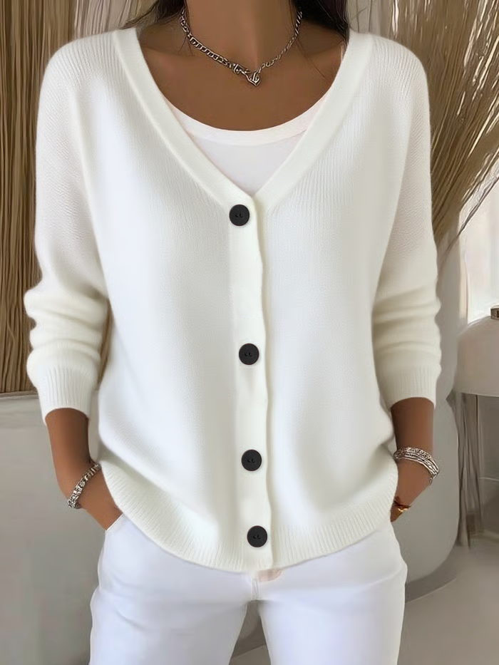 Elegant and comfortable wool cardigan perfect for everyday wear