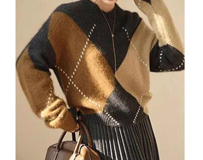 Cashmere Sweater with Round Neck in Geometric Pattern