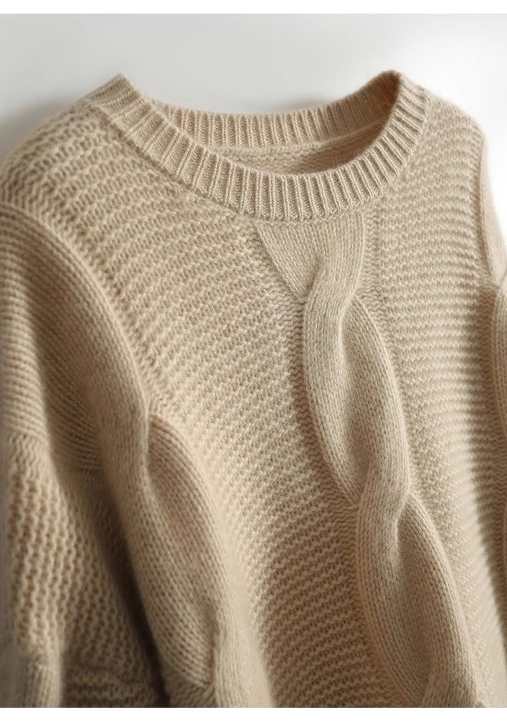 Solid color cashmere sweater with a round neckline, elegant and comfortable