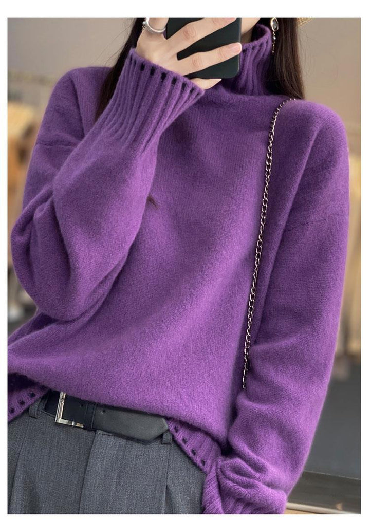 Elegant and comfortable, warm cashmere turtleneck sweater in solid color