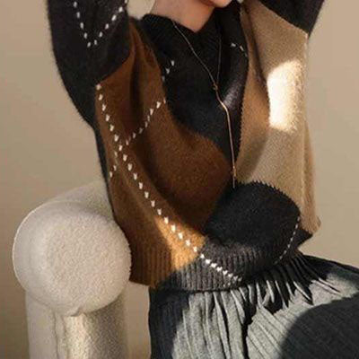 Cashmere Sweater with Round Neck in Geometric Pattern