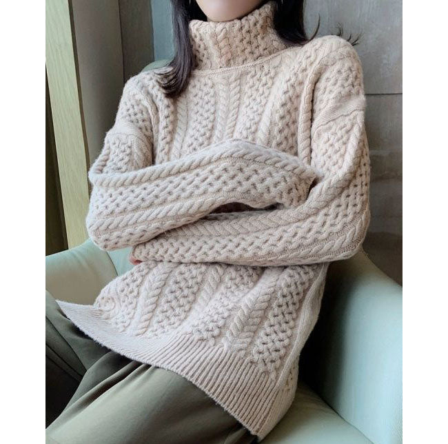 Comfortable sweater with a cashmere turtleneck in solid color