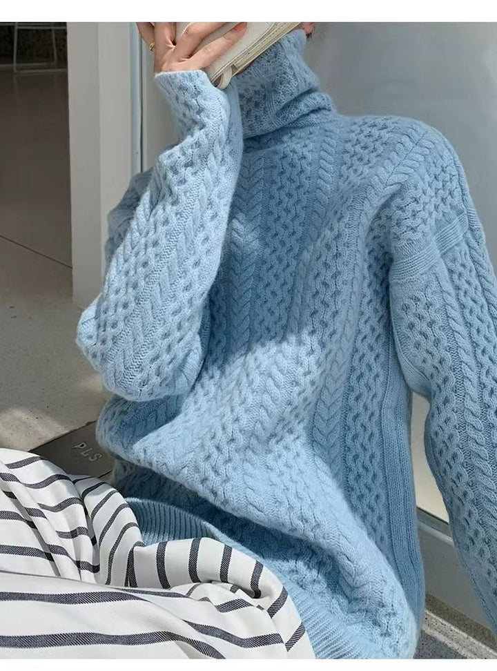 Comfortable sweater with a cashmere turtleneck in solid color