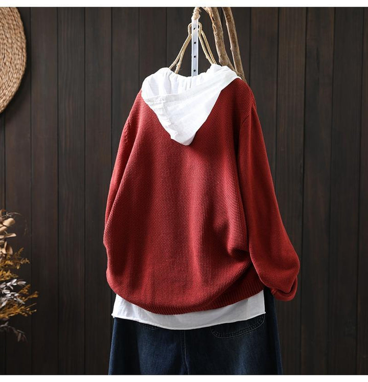 Casual and comfortable cashmere sweater in solid color, buttoned 02