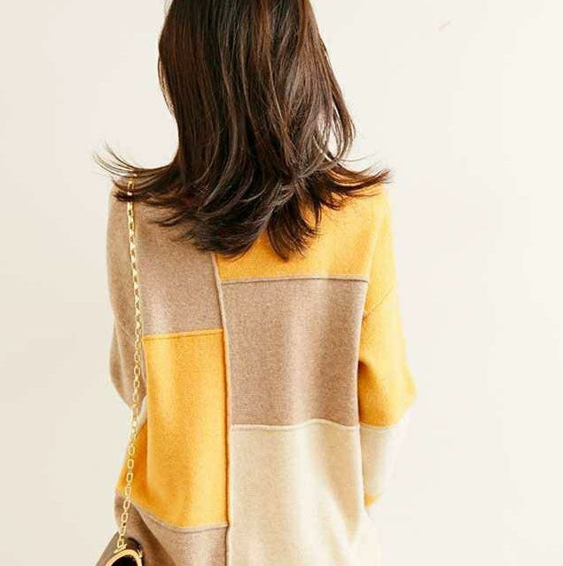 Cashmere sweater with a turtleneck in geometric color blocks