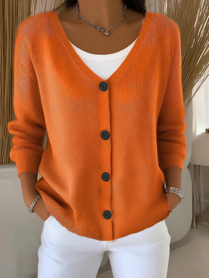 Elegant and comfortable wool cardigan perfect for everyday wear